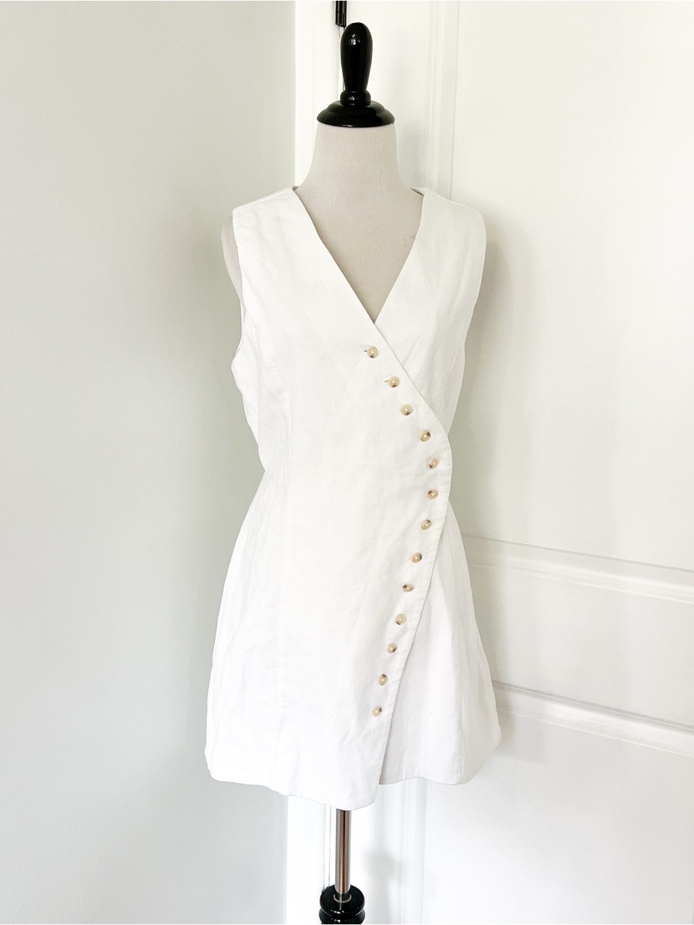 Abercrombie & Fitch Linen White Sleeveless Wrap Mini Dress with Buttons - SizeMP